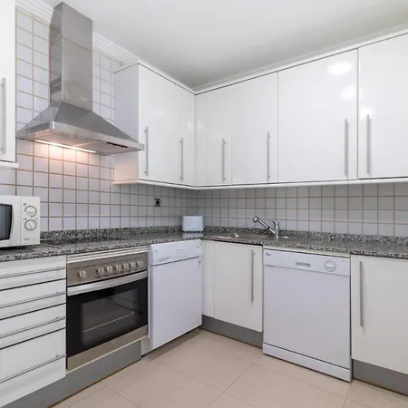 Flatguest Ramblas Golf 1b - Parking + Pool + Gym Apartment