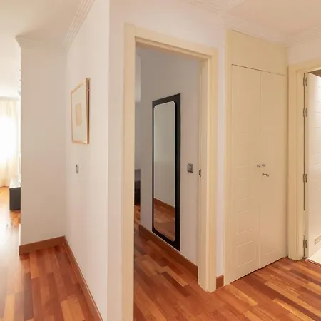 Flatguest Ramblas Golf 1b - Parking + Pool + Gym Daire *